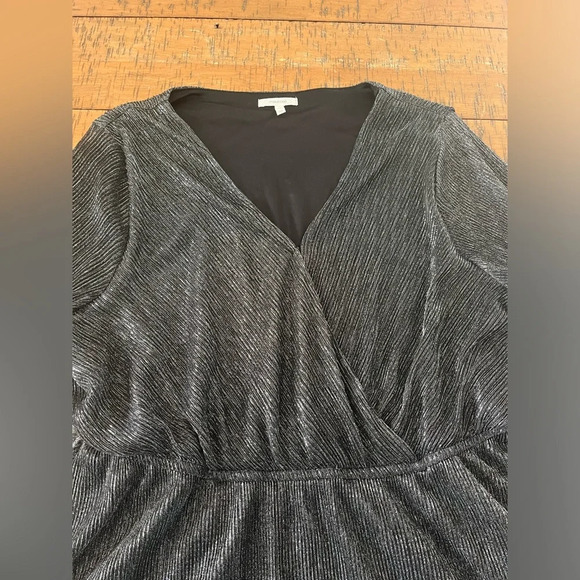 Metallic Long‎ Sleeve V Neck Blouse - Picture 4 of 7